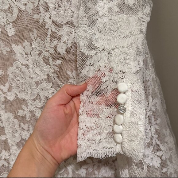 V.Chapman The Whitby Gown in White Chantilly Lace (Size 6) - Picture 7 of 12